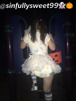 sinfullysweet99:Lookie at me!!!!!! I was all littled up for Halloween and even though I was 