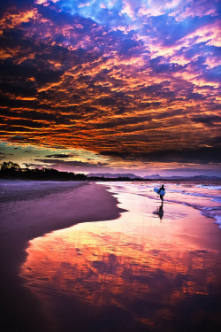 gyclli:  Byron Sunset by Shadow-or-Light on Flickr. Sunset in Byron Bay, NSW, Australia 