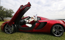 mclaren-soul:  Main reason why McLaren are taking so long to announce their line-up: Santa Claus to McLaren confirmed.
