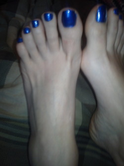 Sexy blue toes
