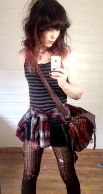 transpolarized:  evelyncontrarian:   transpolarized:  Grunge, gay, gothy Saturday. ⚰️🔪  More love gothy girls pls. Ooh inspiration for my outfit for pride next week me thinks. 😍   You can never go wrong with a flannel on pride, just saying!