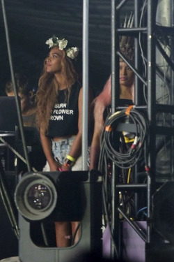 beyoncefashionstyle:  Beyoncé &amp; Nicki Minaj watching Drake’s performance at Coachella - April 19 