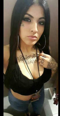 latinashunter:  mrlotso:  #chola #cholastyle #chicana #gangstergirl   Dayum sexy chola…