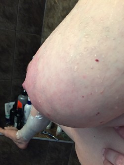 stingray7069:  Sexy Saturday Shower pics! Who else got a hard on like my hubby did when he was taking these photos!!