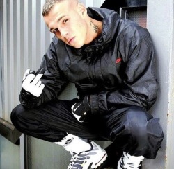 exploratorytfs: Grindr Swap #1 I was scrolling through Grindr when a guy caught my eye. He was what most people would call a chav: tracksuit, trainers, tattoos, cigarette in hand. The total opposite to me, but that just made him all the more attractive.
