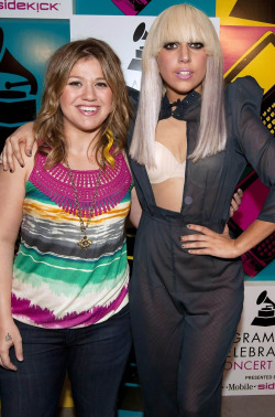 bornthixway:  Gaga and Kelly Clarkson in 2009 