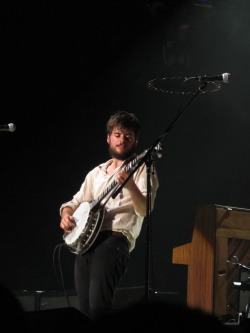 thewaitwassoworthit:   Winston Marshall performing at Molson Canadian Amphitheatre on August 26, 2013.    Who doesn’t love a man that can play the banjo!?