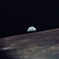 space-pics:  Apollo 10 View of the Earth [1200 x 1200]