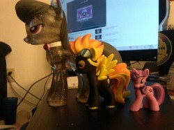 Size comparison shot of a full vinyl figure, the new blind&hellip; box? pony, and a regular blind bag pony.
