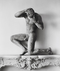 smegginglogin:  CLAY NUDE ON MANTLE by Herb Ritts, 1989 
