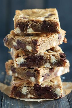 foodffs:  Brown Butter Triple Chocolate Cookie Bars Really nice recipes. Every hour. Show me what you cooked! 