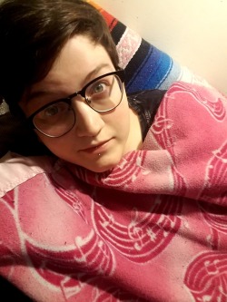 thebuttsandthebees:  @ms-muscles tagged me in a stop, drop &amp; selfie! I’m cozy on my couch watching tv with the wifey ♡  I’m not gonna tag anyone because I always feel like I’m bugging people, so if you see this, consider yourself tagged!