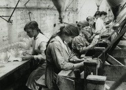 back-then: British women in glass factory cutting shop near Birmingham 1914  Source: University of British Columbia Library 