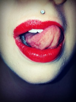 nerdcurves:  Red lips &frac12;.  Looking through old pics. I forgot about this one! This is one of my favorites.