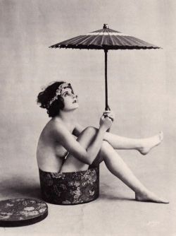 vintageeroticablog:  Vintage Erotica Blog : Lingerie, movie starlets, nudes and “low” culture 