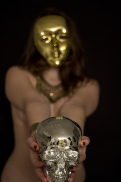 Skull &amp; mask by Keaphoto