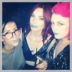 Sisterhood of the Blue Lipstick #imtootanforthiskindofshit #babesthough (at Las Vegas Star Trek Convention)