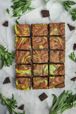 sweetoothgirl:  All-Natural Mint Chocolate Chip Cheesecake Swirl Brownies