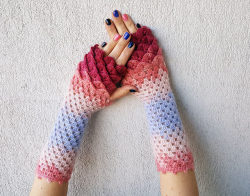 wordsnquotes: New Rainbow Colored Fingerless Gloves Are Inspired by Dragon Scales Get You Ready Just In Time For Sweater Weather Get them here! Read our review here. I&rsquo;ll be needing some of these too here in the north land&hellip;