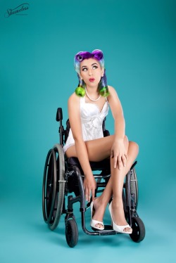 vaspider:  interlude-holiday:  Pin up has my heart  (They / Them)  *GASP* They’re so lovely. The wheelchair inclusion made me smile so big. 