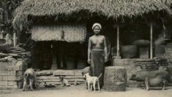 Via Collectie P.F. ValoisKitty&rsquo;s picturebook from her trip &ldquo;Bandoeng-Soerabaja-Bali. Balireis 1939. Ned-IndiëBalinese peasant&rsquo;s house