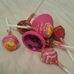 bdsmgeekshop:  frkenamanda:  My princessplug from bdsmgeek bdsmgeekshop has arrived AND Daddy gave me permission to buy lollipops! Or… well… ehrm… a lollipop… 😇  You’re such a cutey! I’m glad it got to you safely!  This look so cute and