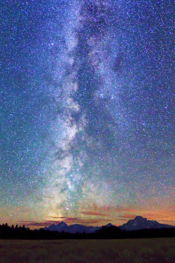 llbwwb:   Milky Way over Tetons (by IronRodArt - Royce Bair (“Star Shooter”)) 