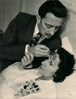 genocide-peroxide:  naked—lunch:  Salvador Dali painting his wife.