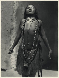 les-sources-du-nil:  Hugo Adolf Bernatzik (1897-1953) Sudanese Belly Dancer, Sudan, 1930 