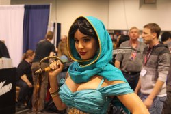 twerkdatapplesaucechristine:  lovelyjasmineflower:  nerdtasticles:  Princess Jasmine at Wondercon  ((omg this is amazing)  Okay I can’t scroll past this this is actually a really good cosplay 