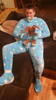 littlebearblueab:  “I hate this sleeper, Daddy!”  “Awww, now hate is a very strong word, kiddo.  How come you don’t like your baby jammies?”  “Because!” pouted James, “It’s hard to grab stuff when I’m in ‘em and I can’t use my