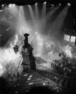 behindtheillusions:  On the set of Dr. Jekyll &amp; Mr. Hyde, directed by Rouben Mamoulian (1931). 