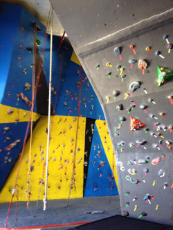 Climbing at a different location today! I should try coming here with my friend next time OwO