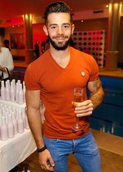 traveladdict227:  Huge respect to former #TOWIE star Charlie King, who has just come out on ITV’s This Morning. It’s important to be yourself, he’ll be a role model to many young gay men. Congrats! x 