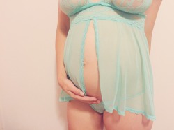 pixie-mama:  Pregnancy + lingerie make me feel like a goddess