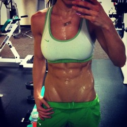 flexdirtyforme:   Click Here For More Sexy Flexing Fitness Chicks! 