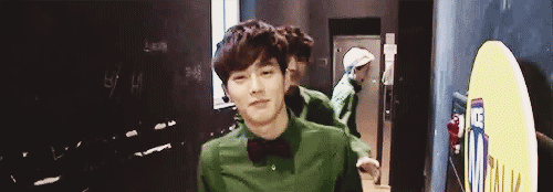 camwhore chanyeol moving suho out the way…