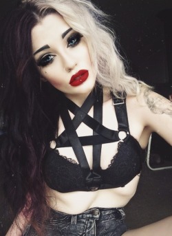 vmpolung:  victoriashaunting:  Today im wearing Teale Coco’s pentagram harness which you can find at http://tealecoco.com/shop/! Follow @tealecocothebrand on Instagram! Get on it witchy babes 🔮💜  wooow