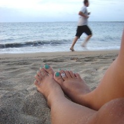 ifeetfetish:  #sand#beach#jogging#myfeet#afternoon#toering#green#nailpolish#asianfeet#asiangirl#asian#longtoes#toes#feetlover#footfetish#sexyfeet#barefoot#relax#sunday#sea#beautifulfeet#mine by marianetoes http://ift.tt/1ciRYWB