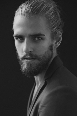 beardmodel:  CHRISTIAN NAVARRO | TREND 