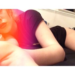 f4nnyf00k:  My life consists of me laying in bed with no trousers on 
