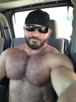 jockboy-4-olderdaddies:  male-pulchritude:  I would so suck his dick while he was driving.  Absolutely.  