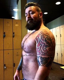 chadillacjax:  Feelin good #chesticles #chestday #tattedmuscle #tattedup #musclebear #gaylifter #gay #beardcrew #beardlife #beardedgay #gymlife #fitness #gains  (at La Fitness)