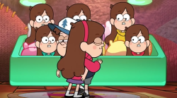 chillguydraws: bizarrejoe:   Everybody on that picture knows whats coming next **wink winkw nudge nudge**   Awkward sibling grope.  I see you dipper~ ;p