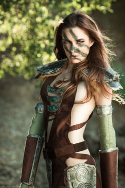 livinglifedead:  Aela The Huntress Cosplay - The Elder Scrolls V: Skyrim   Check out similar amazing cosplays here: http://kotaku.com/5991453/this-skyrim-cosplay-will-make-you-shout-fus-ro-dah/ 