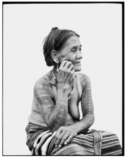 nativenudity:    From The Last Tattooed Women of Kalinga, by Jake Versoza.  
