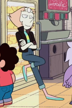 underthecroaktree:  Pearl can LITERALLY pull anything off!!!