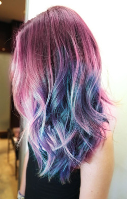 I wish I had the guts to do my hair a bright color like this lol
