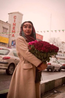 old-is-gold-: Saleswoman Roses | Tehran, Iran. بائعة الورد | طهران، إيران. 