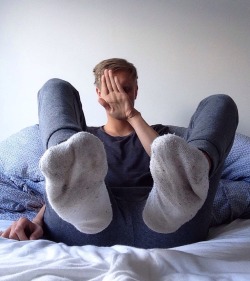 gaysexwithsocks: dirtytwink666:  Imagine you in front of me.  me pushing my big feet on to your face.  Let’s not imagine. Just give me those beautiful socked feet to worship and adore. 